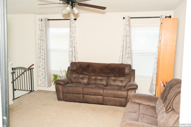 469 Middle Green Loop, House other with 5 bedrooms, 3 bathrooms and null parking in Floresville TX | Image 9