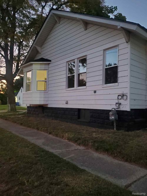 3155 Walnut St, Inkster, MI, 48141-2260 | Card Image