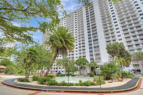 apt-1617-210 174th St, Sunny Isles Beach, FL, 33160-3362 | Card Image