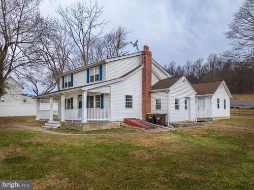 215 Hopewell Rd, ELVERSON, PA, 19520-8801 | Card Image