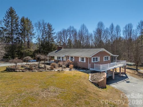 590 Big Oak Rd, Hendersonville, NC, 28792-8695 | Card Image