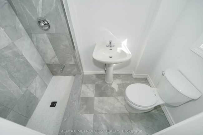 1927 Parkside Dr, House other with 5 bedrooms, 4 bathrooms and 2 parking in Pickering ON | Image 14