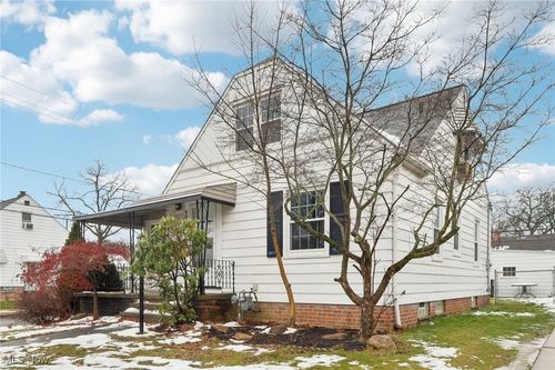 9005 Ansonia Ave, Brooklyn, OH, 44144-2512 | Card Image