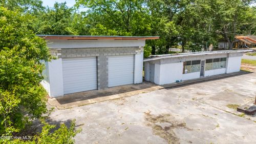 109 N Sycamore St, Rose Hill, NC, 28458-8879 | Card Image