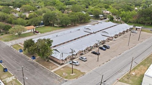 1400 N Saint Marys St, Beeville, TX, 78102-3440 | Card Image