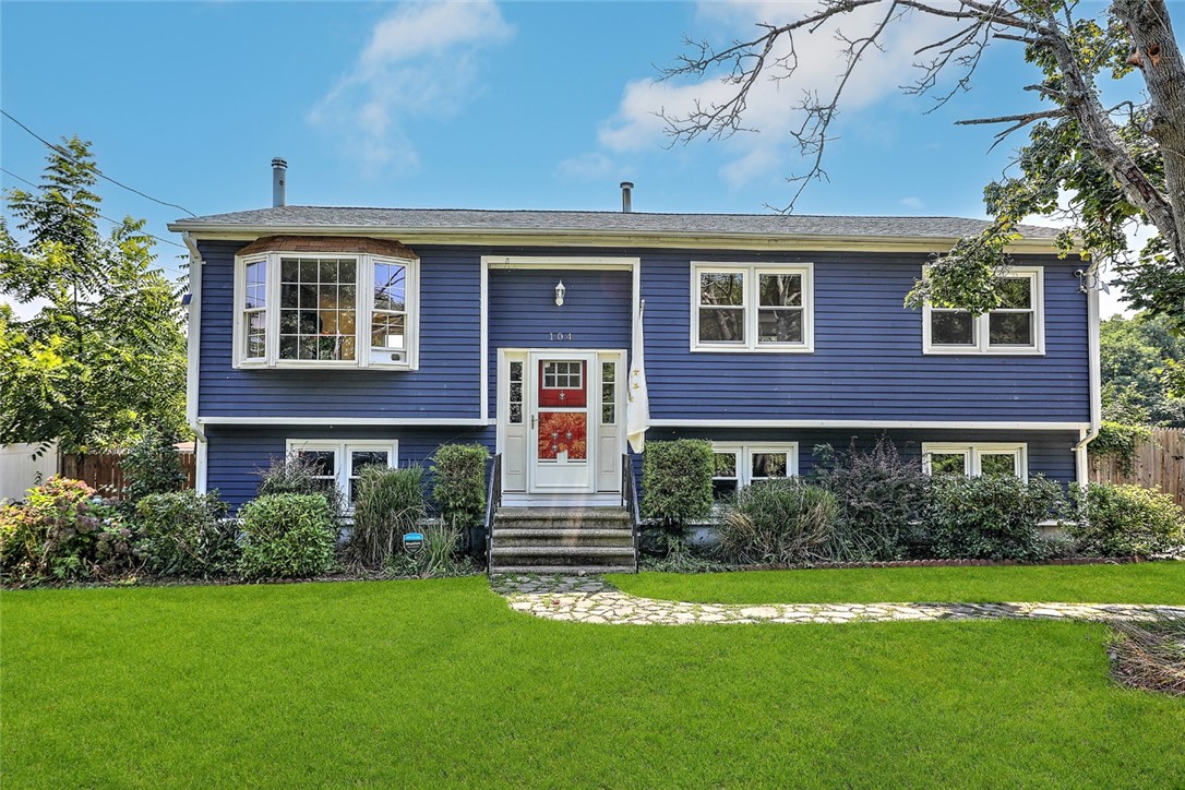 Levesque St, Warwick, RI 02886
