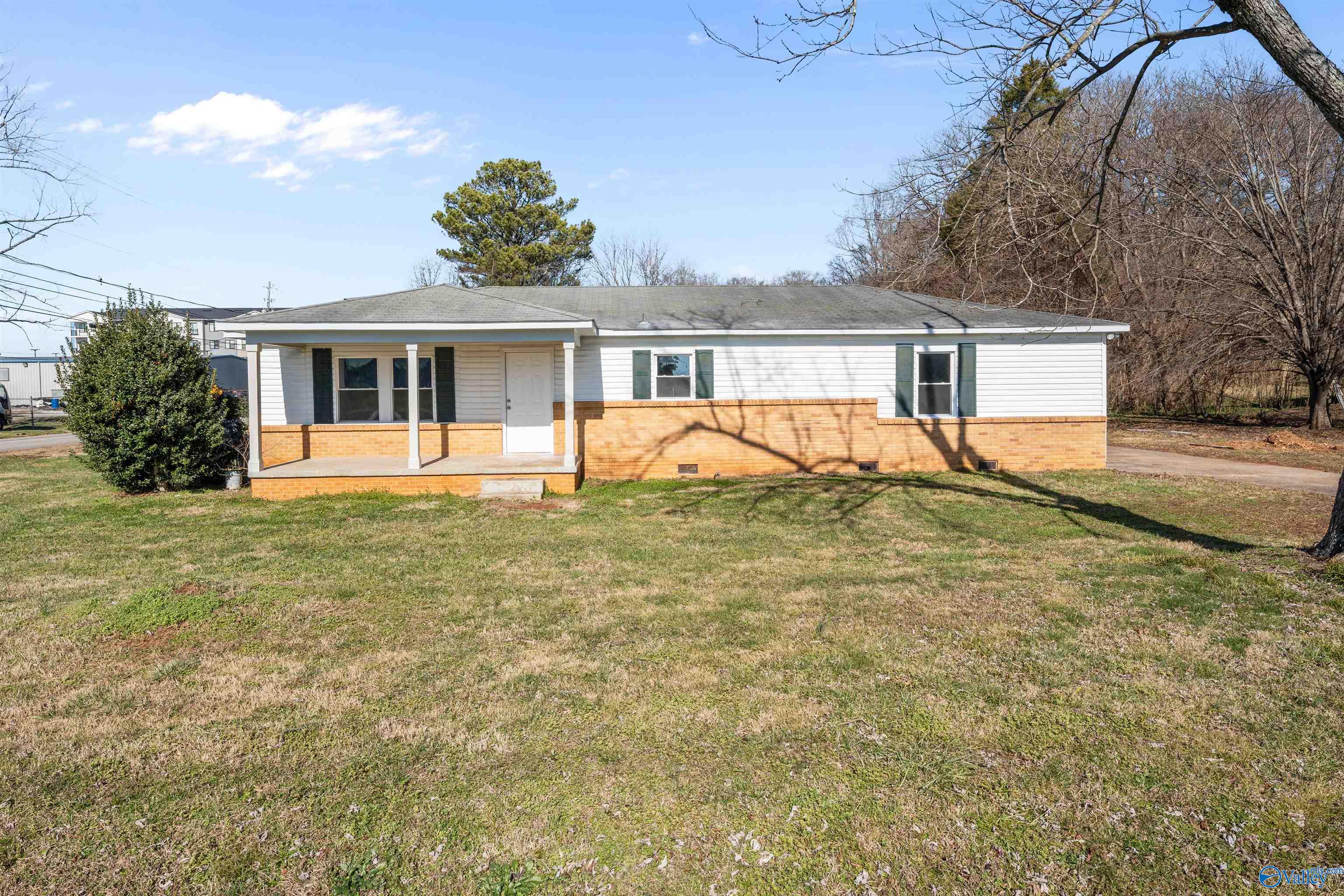 5624 Oakwood Rd Nw, For Sale in Huntsville - eXp Realty