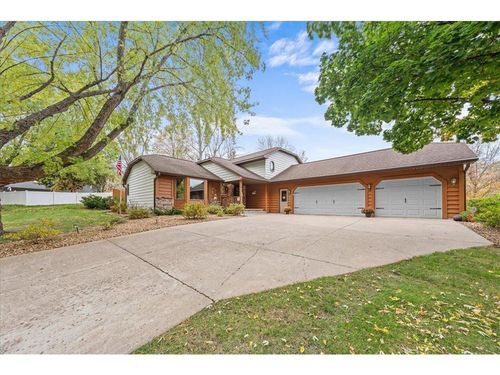 410 River Hills Rd, River Falls, WI, 54022-2962 | Card Image