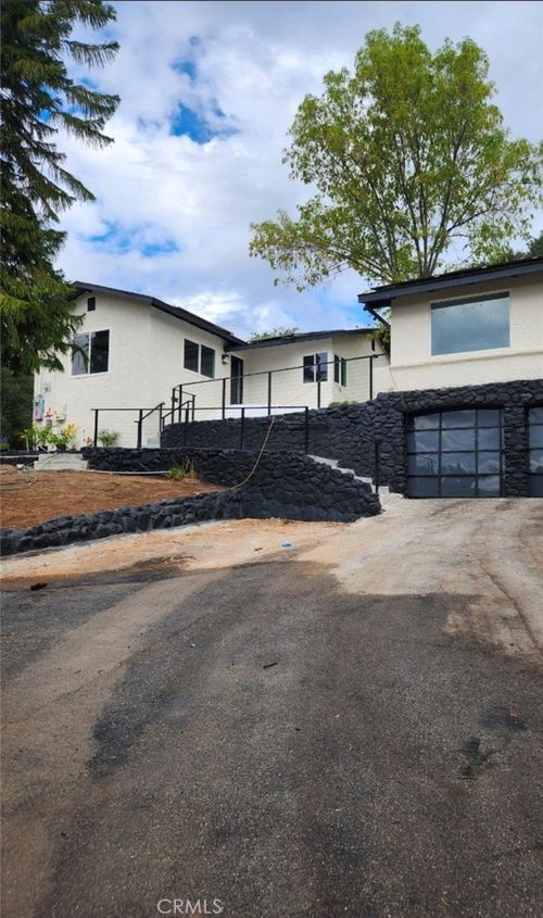 10535 La Canada Pl, Sunland, CA, 91040-1607 | Card Image