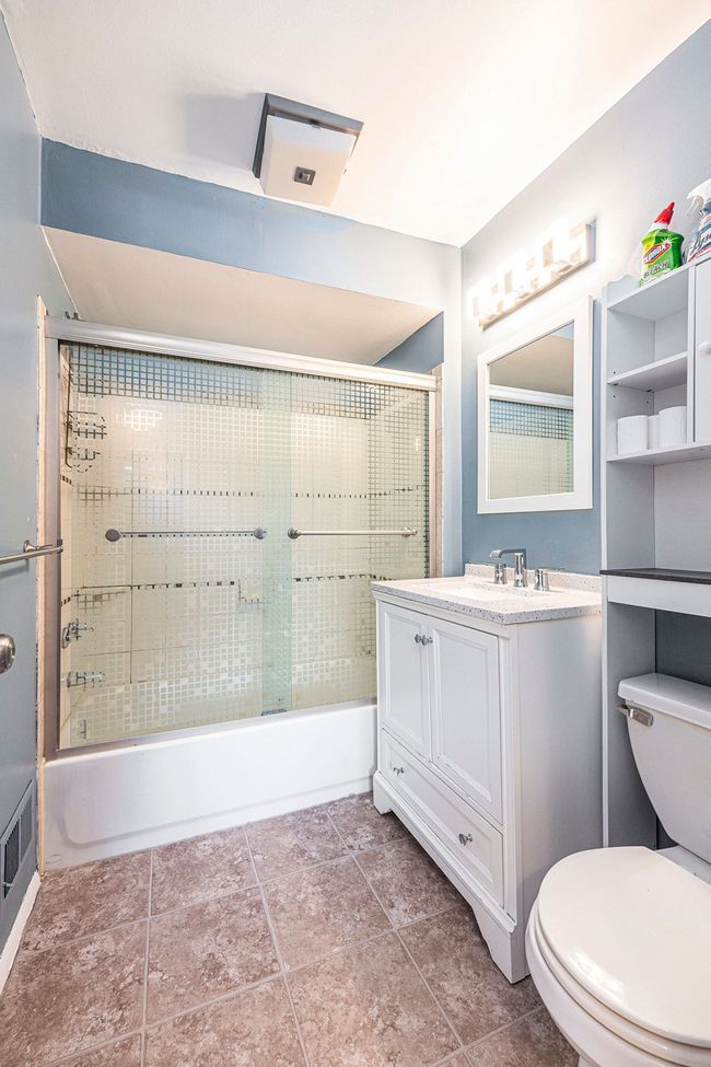 22493 E 10 Mile Rd, House other with 2 bedrooms, 1 bathrooms and null parking in Saint Clair Shores MI | Image 10