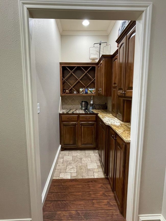 Butler's Pantry & Wine Rack | Image 8