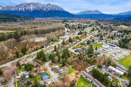 38347 Se Fir St, Snoqualmie, WA, 98065 | Card Image