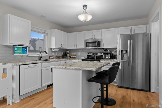 6480 Crestview Dr, House other with 3 bedrooms, 3 bathrooms and null parking in Holly MI | Image 10