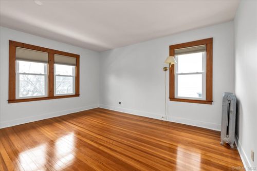 2-23 Thompson Pl, Lynbrook, NY, 11563-4022 | Card Image