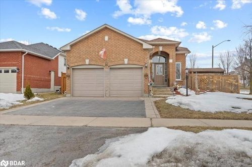 16 Goodwin Ave, Bowmanville, ON, L1C4Z4 | Card Image