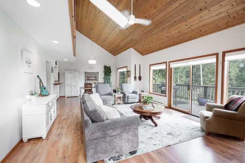 8096 Westwood Rd, Halfmoon Bay, BC, V7Z1A7 | Card Image