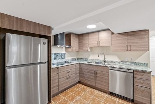 1-80 Emer Rd, Marlborough, MA, 01752-6718 | Card Image