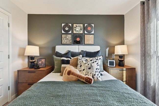 View of bedroom | Image 14