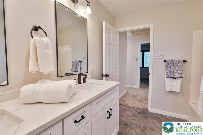 5470 Summit St, House other with 3 bedrooms, 3 bathrooms and null parking in Whitehall PA | Image 39