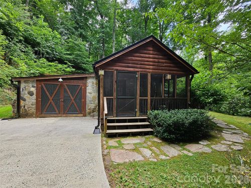 33 Tennis Court Rd, Burnsville, NC, 28714-7092 | Card Image
