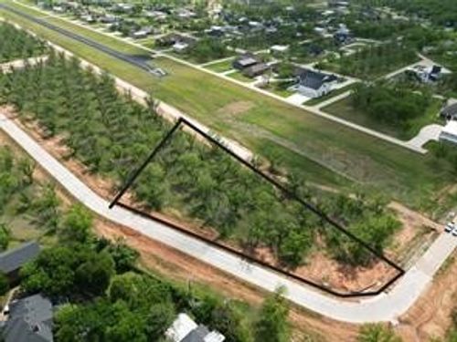 907 E Landings Dr, Granbury, TX, 76049 | Card Image