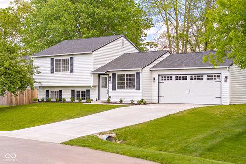 2593 Chaucer Dr, Columbus, IN, 47201-2758 | Card Image