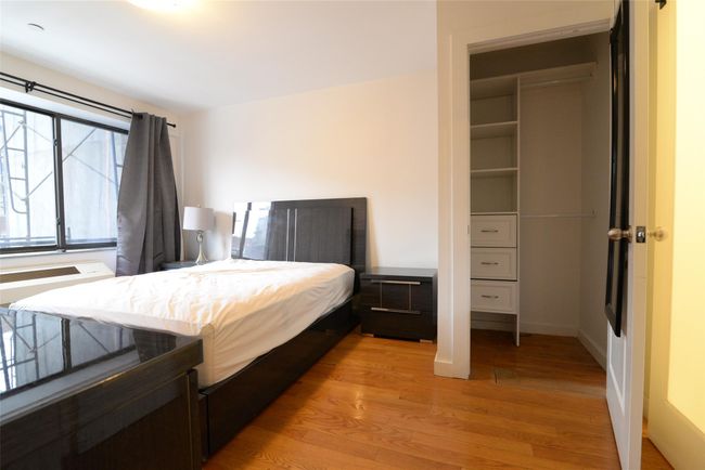 Master Bed with walk-in closet | Image 17