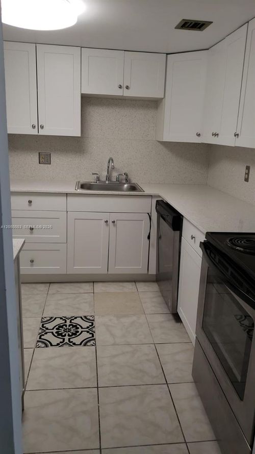 4e-500 Executive Center Dr, West Palm Beach, FL, 33401-4909 | Card Image