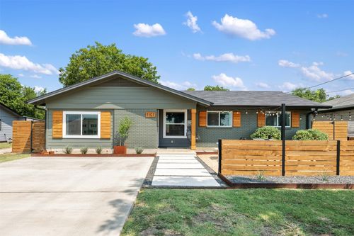 1107 E 17th St, Georgetown, TX, 78626-8145 | Card Image