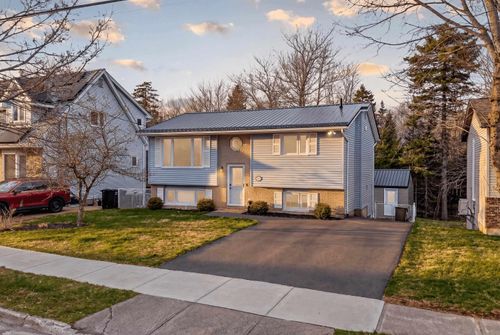 11 Feldspar Cres, Halifax, NS, B3R2K7 | Card Image