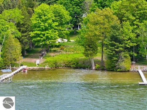2620 S Sandy Ridge Rd, Lake Leelanau, MI, 49653-9720 | Card Image