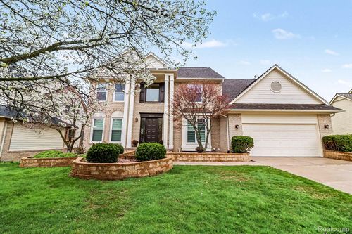 28529 Golf Pointe Blvd, Farmington Hills, MI, 48331-2991 | Card Image