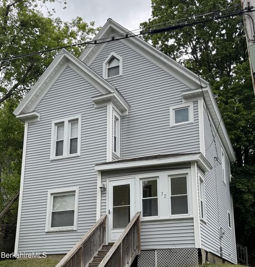 32 Hathaway St, North Adams, MA, 01247-2343 | Card Image
