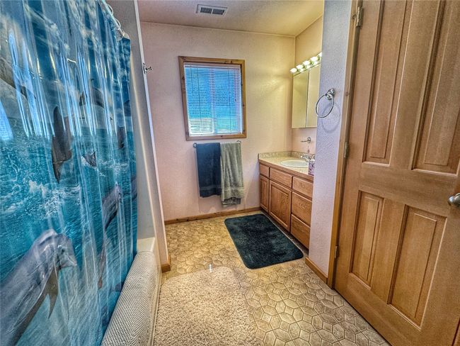 Upstairs bathroom | Image 33