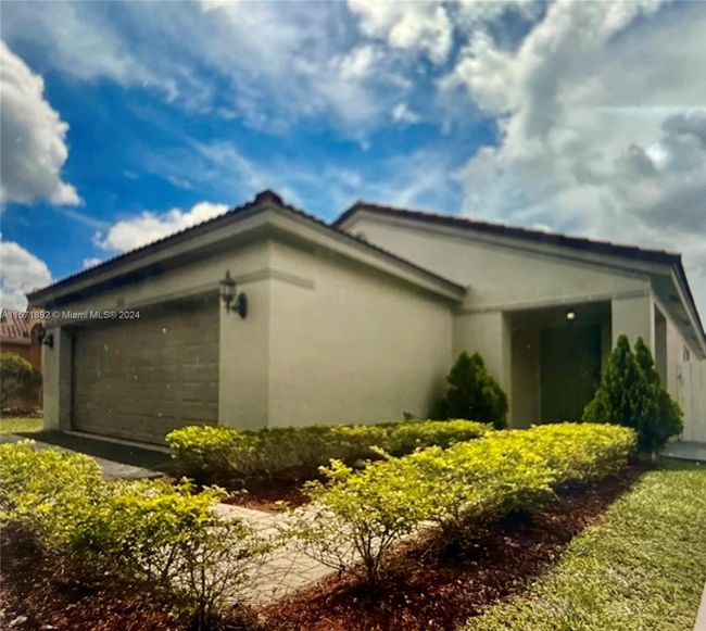 1556 Mira Vista Cir, For Rent in Weston Zoocasa