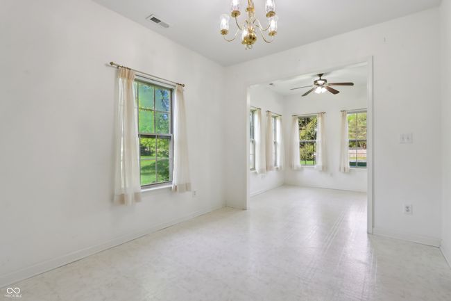 Dining Area and Sunroom | Image 12