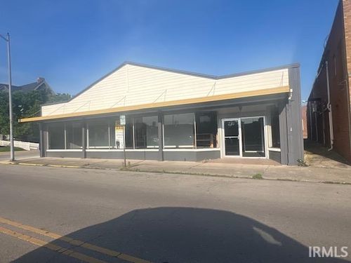 235 S Main St, New Castle, IN, 47362-4233 | Card Image