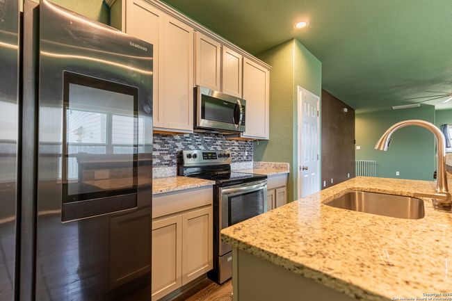 14615 Stirrup Trce, House other with 3 bedrooms, 2 bathrooms and null parking in Elmendorf TX | Image 11