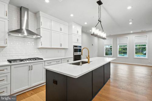 1407-7548 Sawyer Farm Way, MCLEAN, VA, 22102-4125 | Card Image