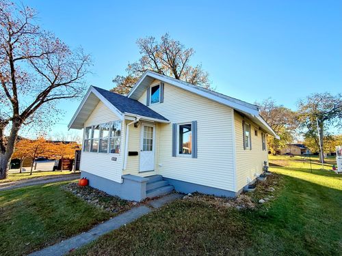1332 Lake Ave, Detroit Lakes, MN, 56501-3904 | Card Image