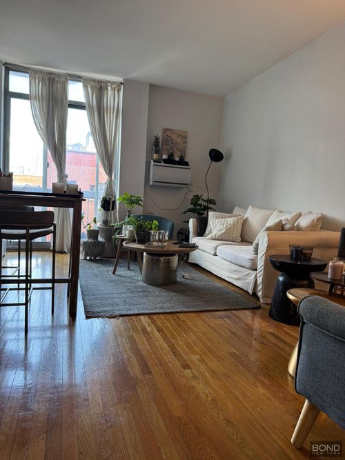 5t-184 Thompson St, New York, NY, 10012-2533 | Card Image
