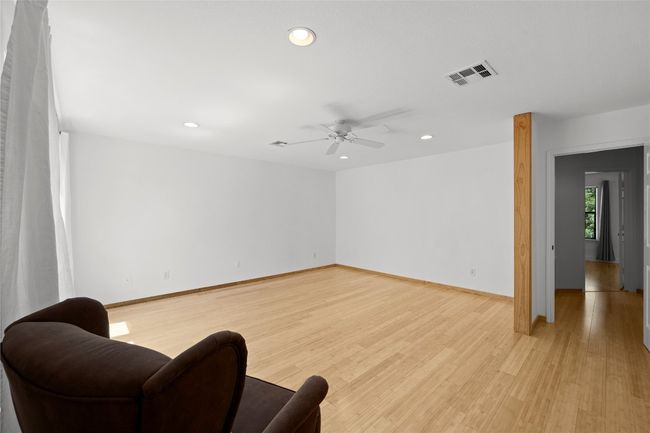 Upstairs living room or bedroom | Image 15