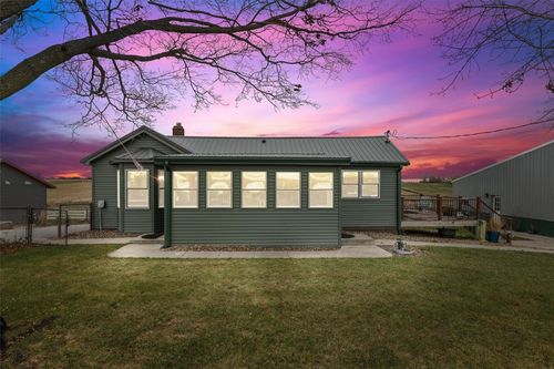 5424 400th St Se, Iowa City, IA, 52240-8362 | Card Image