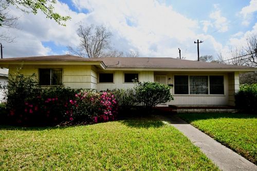 5602 Beldart St, Houston, TX, 77033-3102 | Card Image