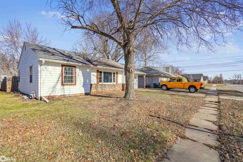 1117 3rd Ave E, Oskaloosa, IA, 52577-3035 | Card Image
