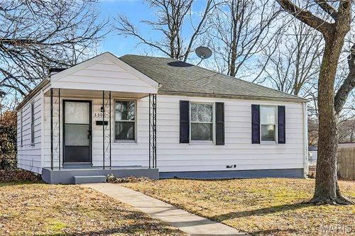 3304 S Gordon Ct, Breckenridge Hills, MO, 63114-4709 | Card Image