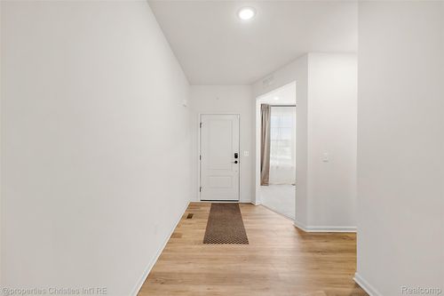 2436 Parkhurst Dr, White Lake, MI, 48386 | Card Image