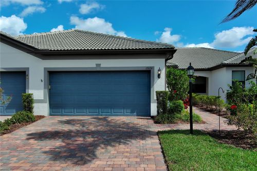 17631 Camden Dr, BRADENTON, FL, 34202-2704 | Card Image