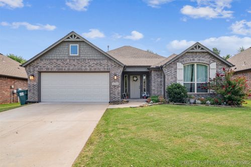 5333 Skylane Dr, Sand Springs, OK, 74063-3260 | Card Image