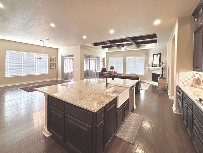 Oversize Kitchen Island, will hold up to 6 bar stools | Image 15